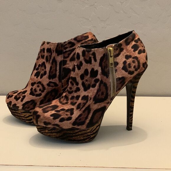 Material girl leopard print platform booties w/5 “ heel and 1 1/4” platform - Picture 5 of 12